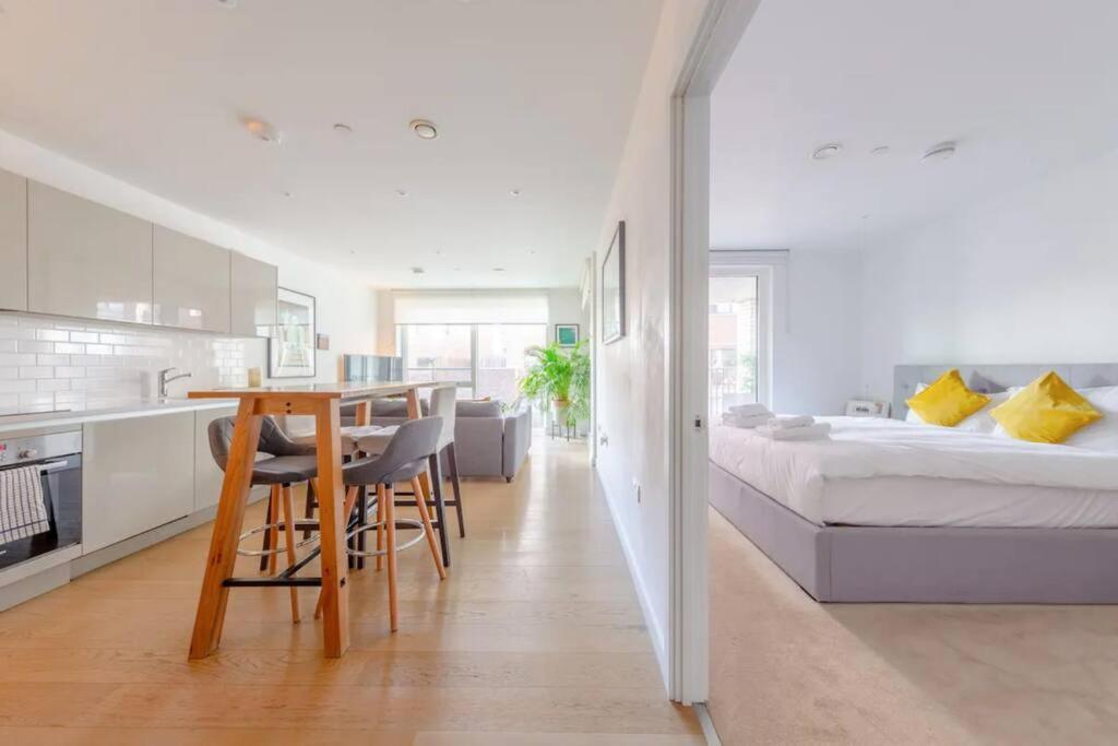 Superb 1 Bedroom Apartment 3Mins From Tube Station 런던 외부 사진