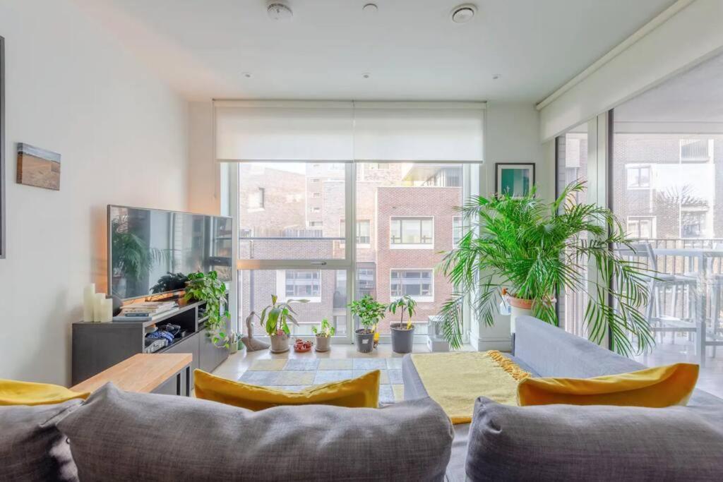 Superb 1 Bedroom Apartment 3Mins From Tube Station 런던 외부 사진
