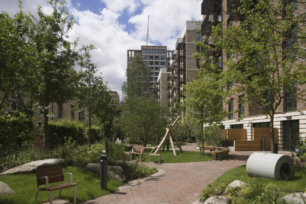 Superb 1 Bedroom Apartment 3Mins From Tube Station 런던 외부 사진